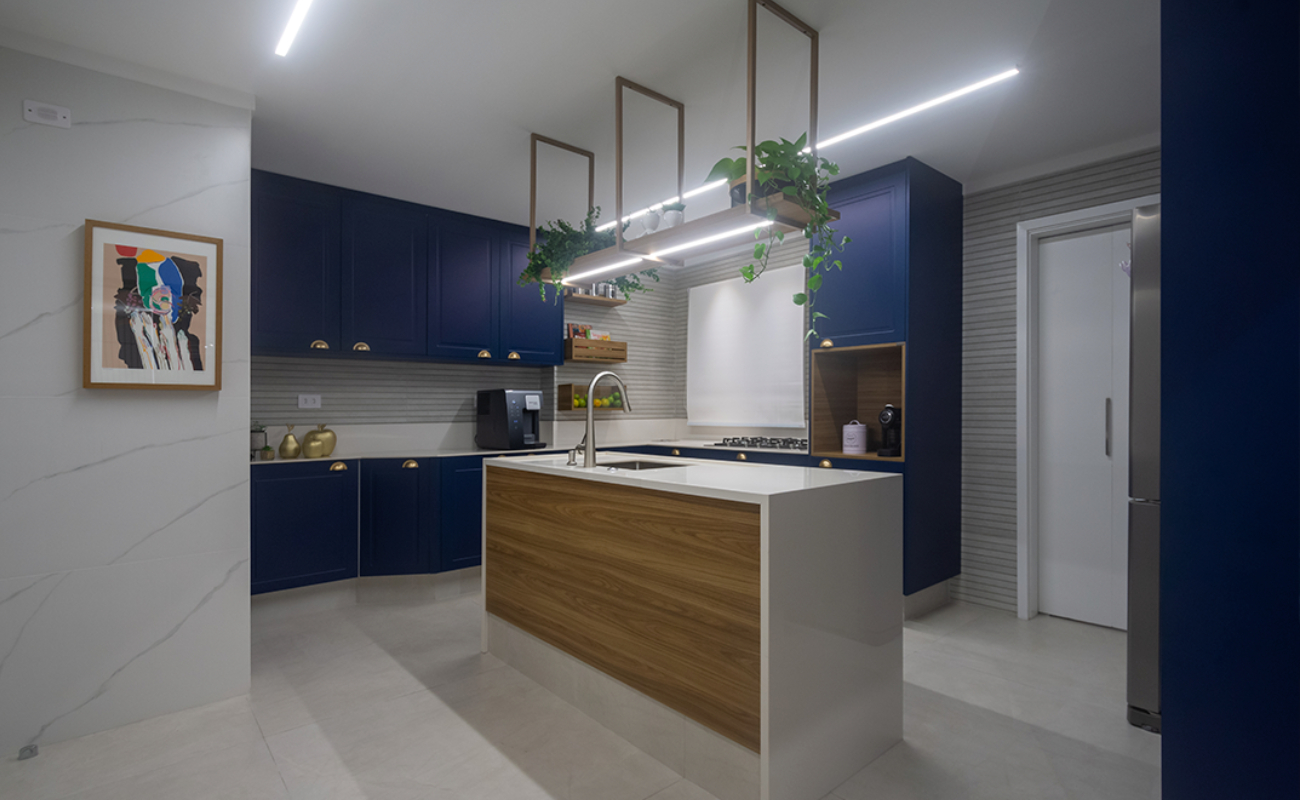 móveis planejados marel granja viana. uma cozinha provençal azul